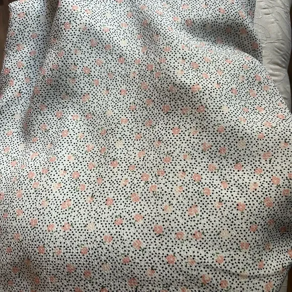 ✨Floral Patterned Blouse✨ - Picture 2 of 2